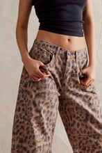 Load image into Gallery viewer, Laid Back Wide Leg Jeans with Pockets