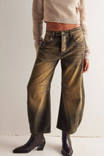 Load image into Gallery viewer, Laid Back Wide Leg Jeans with Pockets