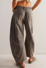 Load image into Gallery viewer, Laid Back Wide Leg Jeans with Pockets