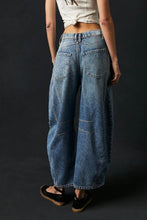 Load image into Gallery viewer, Laid Back Wide Leg Jeans with Pockets