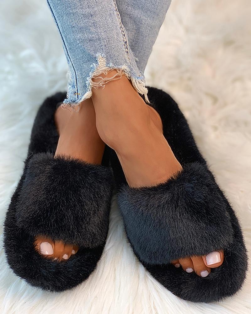 Sooo hot sale fluffy slippers