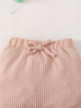 Load image into Gallery viewer, Peachy Keen Top and Shorts Set