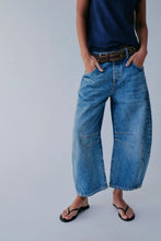 Load image into Gallery viewer, Laid Back Wide Leg Jeans with Pockets
