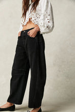 Load image into Gallery viewer, Laid Back Wide Leg Jeans with Pockets
