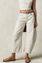 Load image into Gallery viewer, Laid Back Wide Leg Jeans with Pockets
