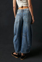 Load image into Gallery viewer, Laid Back Wide Leg Jeans with Pockets
