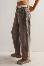 Load image into Gallery viewer, Laid Back Wide Leg Jeans with Pockets
